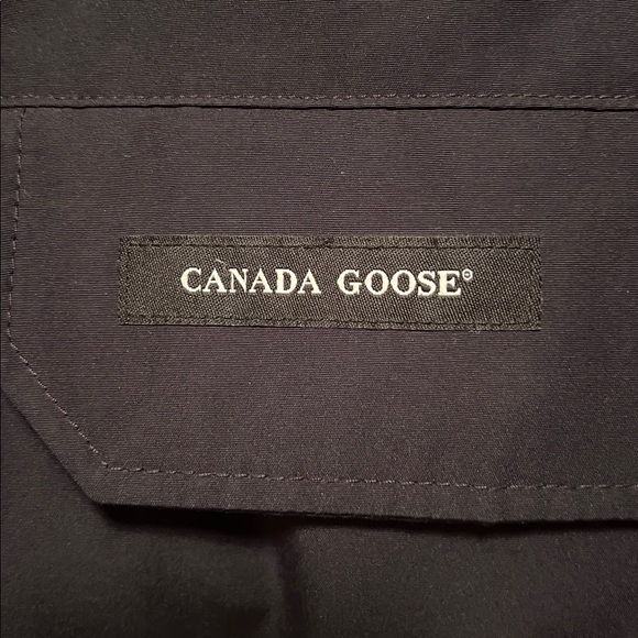 Men’s Canada Goose Red Chilliwack bomber jacket - Picture 8 of 10